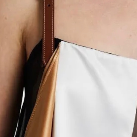 Burberry - Picture 14 of 17